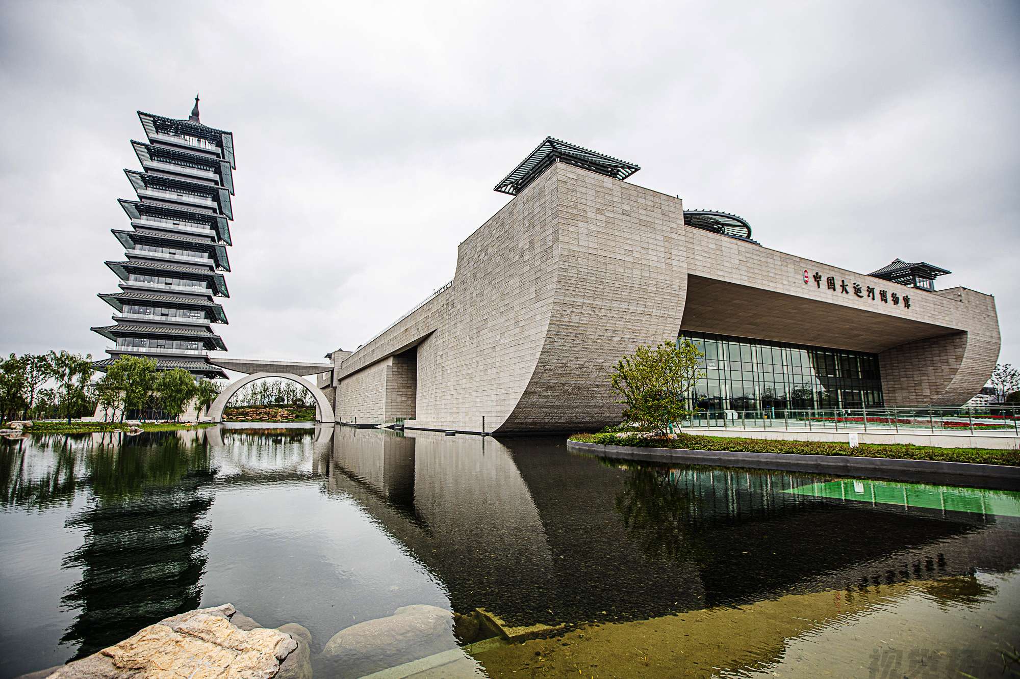 扬州中国大运河博物馆倒立水中 - 视觉扬州